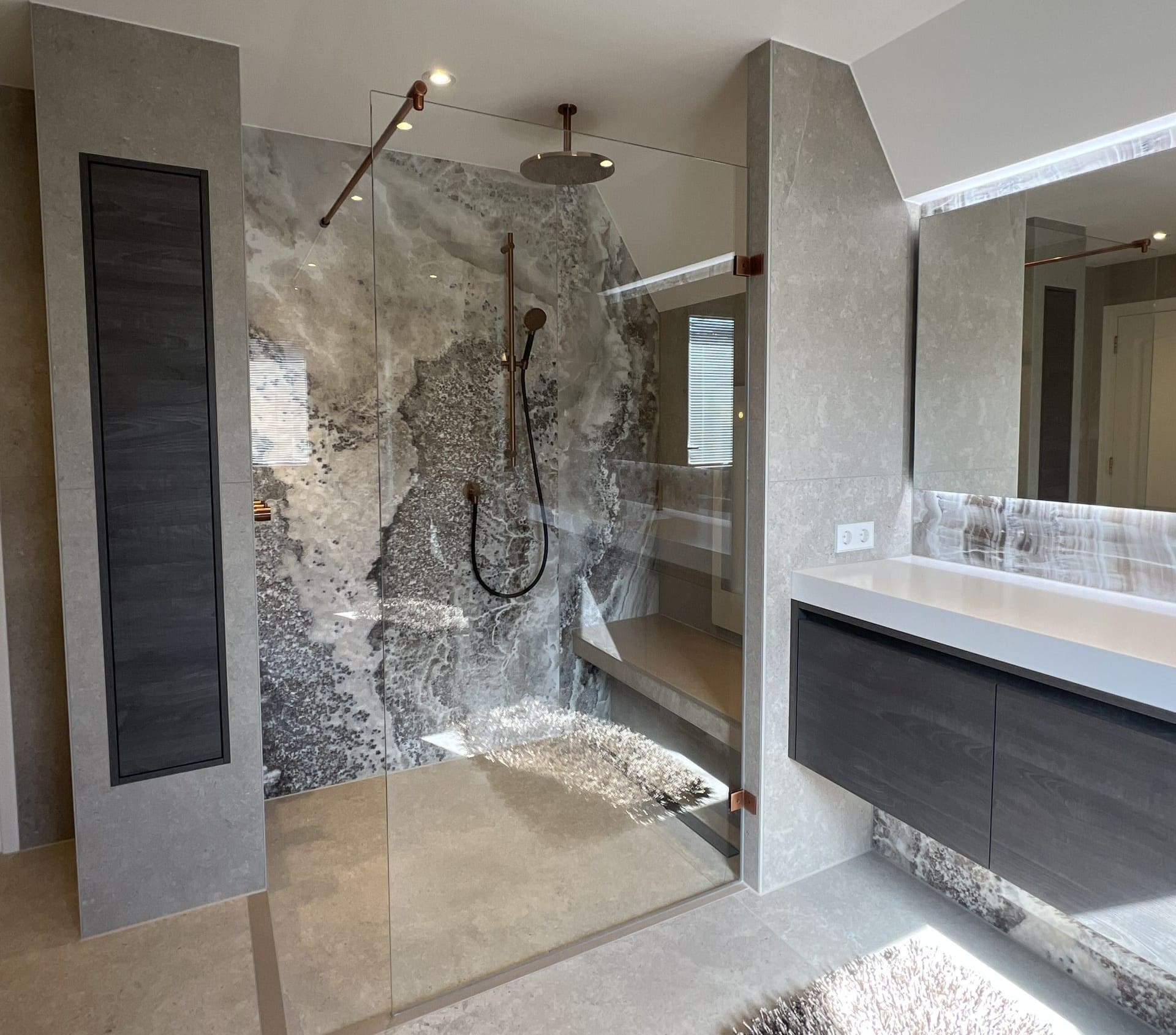 Subtiel marmerlook badkamer